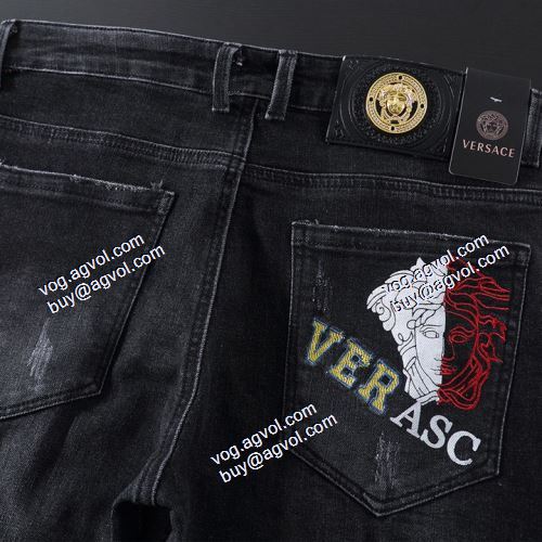  プレゼントに VERSACEコピーブランド 2021春夏 ヴェルサーチVERSACE レッグラインを引き締めてくれる