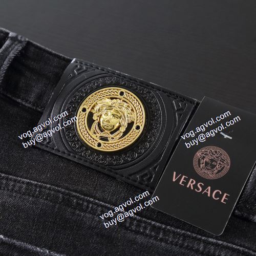  プレゼントに VERSACEコピーブランド 2021春夏 ヴェルサーチVERSACE レッグラインを引き締めてくれる