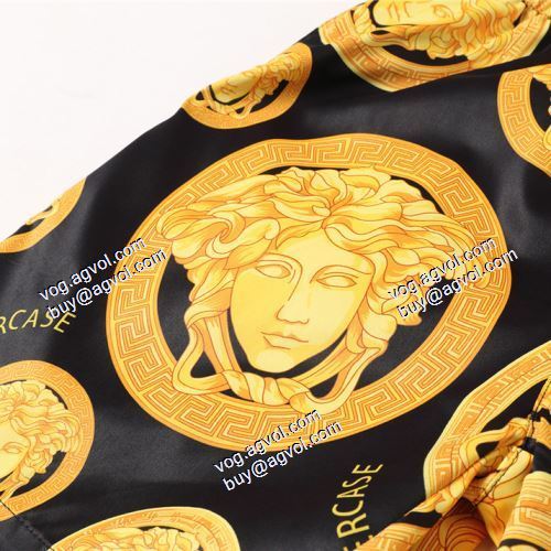  ヴェルサーチVERSACE 完売品！ VERSACEスーパーコピー 代引 耐久性に優れ2021春夏 