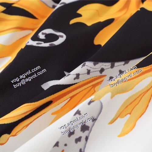  VERSACEブランド コピー 2021春夏 お買得 ヴェルサーチVERSACE 柔らかな質感