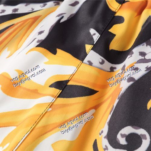  VERSACEブランド コピー 2021春夏 お買得 ヴェルサーチVERSACE 柔らかな質感