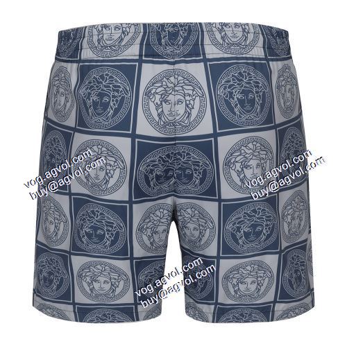  欧米韓流/雑誌 2021春夏 ヴェルサーチVERSACE バランス良い VERSACEスーパーコピー 激安