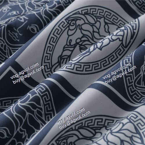  欧米韓流/雑誌 2021春夏 ヴェルサーチVERSACE バランス良い VERSACEスーパーコピー 激安