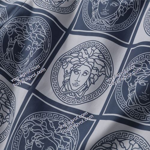 欧米韓流/雑誌 2021春夏 ヴェルサーチVERSACE バランス良い VERSACEスーパーコピー 激安
