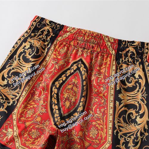  ヴェルサーチVERSACE ◆モデル愛用◆ 2021春夏 VERSACEコピーブランド シンプル