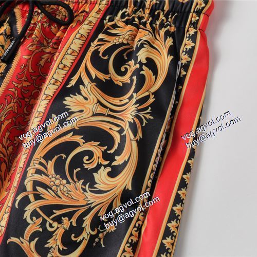  ヴェルサーチVERSACE ◆モデル愛用◆ 2021春夏 VERSACEコピーブランド シンプル