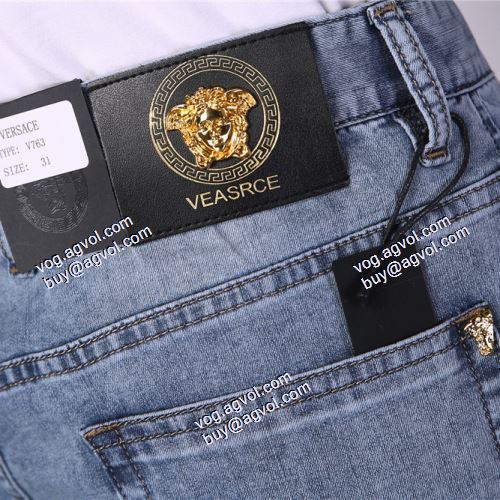  2021春夏 ヴェルサーチVERSACE 高級感演出 VERSACEスーパーコピー 代引 ハイグレードジーンズ