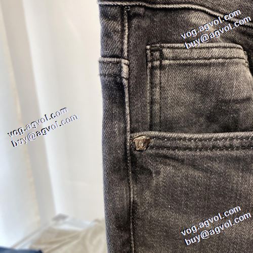 フロントウエストのボタン 理想のパンツ 2021秋冬 デニムパンツ ヴェルサーチVERSACE 注目のアイテム ヴェルサーチコピーブランド