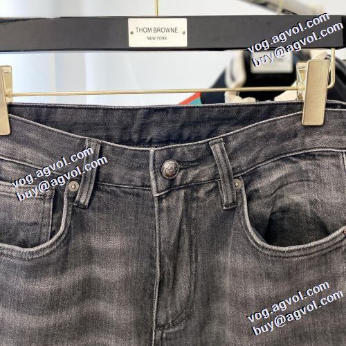 フロントウエストのボタン 理想のパンツ 2021秋冬 デニムパンツ ヴェルサーチVERSACE 注目のアイテム ヴェルサーチコピーブランド