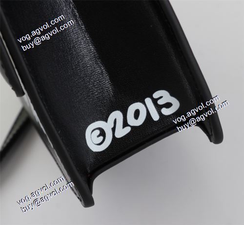 オフホワイトブランド 偽物 通販 上品な輝きを放つ形 2021秋冬斜め掛けバッグ Off-White 本革ショルダーバッグ