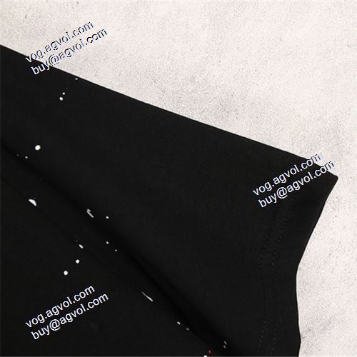 人気激売れ 2021春夏半袖Tシャツ Off-White 半袖 リラックスフィット オフホワイトスーパーコピー デリケートなバッグサイドを採用