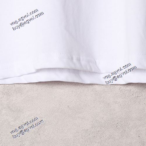 Off-Whiteスーパーコピー オフホワイト半袖Tシャツ ペイントプリント 2021春夏 胸元にロゴプリント ラウンドネック スタイリッシュな印象