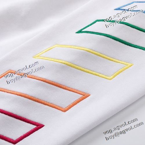 耐久性に優れ 2022新作 Off-White オフホワイト プルオーバーパーカー オフホワイトスーパーコピー ハリのある シンプルなデザイン 2色可選