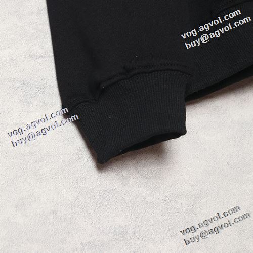 おしゃれさ抜群パーカ 2022新作 オフホワイトコピー ブランド 芸能人に愛用者続出 Off-White オフホワイト プルオーバーパーカー 楽に着用出来る