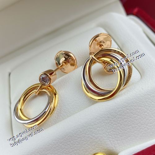 今からの季節にピッタリ！カルティエ CARTIER 2021春夏 オープンハートピアス CARTIERブランド 偽物 通販