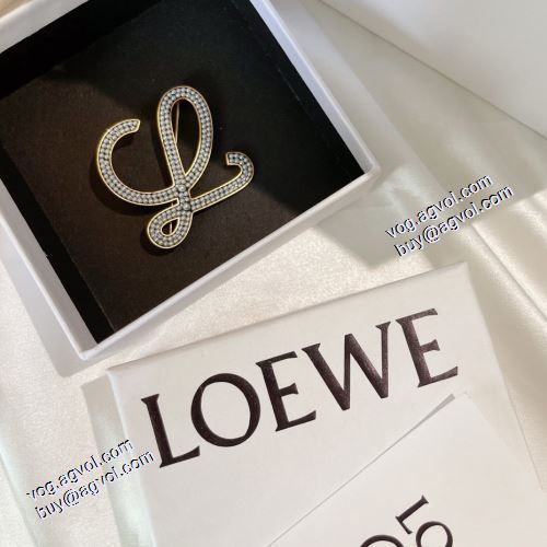 著名人の着用 ロエベ LOEWE 2021春夏 ブローチ LOEWEスーパーコピー 激安 