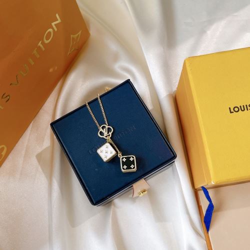 2022新作 ルイ ヴィトン LOUIS VUITTON ペンダントトップ コンビカラー ルイ ヴィトンブランド コピー プレゼントに最適 海外セレブ愛用
