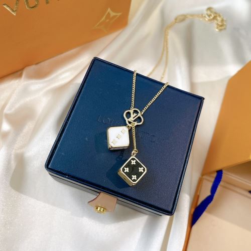 2022新作 ルイ ヴィトン LOUIS VUITTON ペンダントトップ コンビカラー ルイ ヴィトンブランド コピー プレゼントに最適 海外セレブ愛用