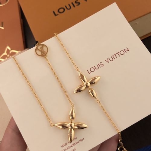 ペンダントトップ ルイ ヴィトンブランド 偽物 通販 ダガー キラキラ 2022新作 ルイ ヴィトン LOUIS VUITTON 豊富なサイズ