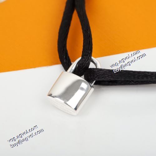 雑誌掲載アイテム ルイ ヴィトン LOUIS VUITTON ブレスレット 2色可選 2021春夏 ルイ ヴィトンブランド 偽物 通販