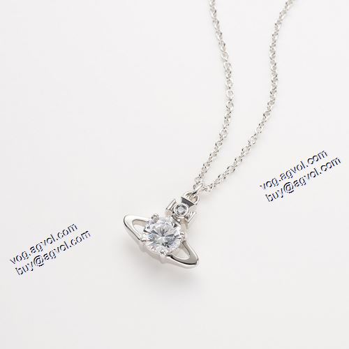 ペンダントトップ ダイヤ級の輝き 人気販売中 2021 ヴィヴィアン ウエストウッド スーパーコピー  VIVIENNE WESTWOOD