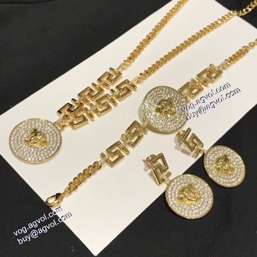 2021春夏 ヴェルサーチVERSACE 完売必至の人気モデルをご紹介 ブレスレット ネックレス  VERSACEスーパーコピー 入手困難！  