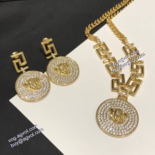 2021春夏 ヴェルサーチVERSACE 完売必至の人気モデルをご紹介 ブレスレット ネックレス  VERSACEスーパーコピー 入手困難！ 