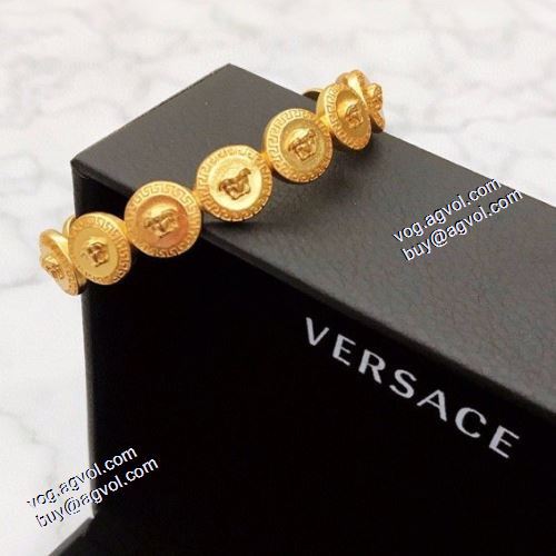 TOPセラー賞受賞！ヴェルサーチVERSACE 2021春夏 バングル VERSACEコピー 著名人の着用