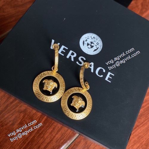 早くも完売している ピアス ヴェルサーチVERSACE 2021春夏 VERSACEコピーブランド  【激安】 