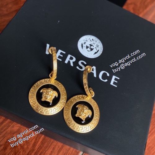 早くも完売している ピアス ヴェルサーチVERSACE 2021春夏 VERSACEコピーブランド  【激安】