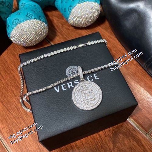 争奪戦必至 ヴェルサーチVERSACE 2021春夏 ネックレス VERSACE偽物ブランド 抜群の雰囲気が作れる!