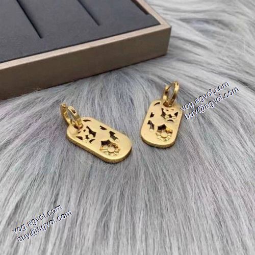 芸能人に愛用者続出 2021春夏 ヴェルサーチVERSACE ピアス ヴェルサーチコピー 大人気☆NEW!! 