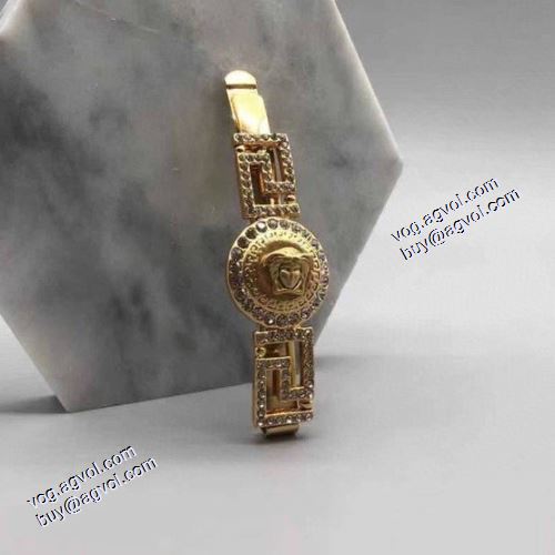 ヴェルサーチVERSACE 春夏に最も需要のある 2021春夏 ブランド サイドバンスクリップ 髪飾り ヴェルサーチコピー ブランド 