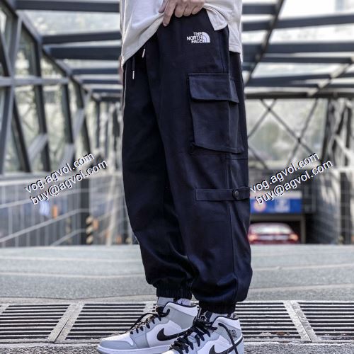 肌触りの気持ちい? シュプリーム SUPREME チノパン 2021春夏 SUPREMEスーパーコピー 激安 TNF x Superme スタイリッシュな印象