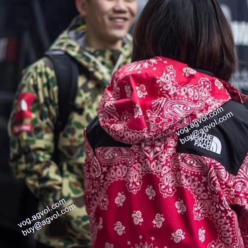 シュプリームコピー 流通限定モデル supreme x the north face  BANDANA MOUNTAIN PARKA JACKET ダスター コート ブルゾン 3色可選 コピーブランド シュプリーム SUPREME 2021