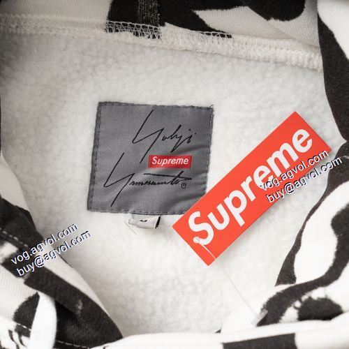 高級感漂わせる 2021-22秋冬 シュプリーム SUPREME パーカー 男女兼用パーカー オリジナルプリント シュプリームブランドスーパーコピー 2色可選 ふわふわな感触 