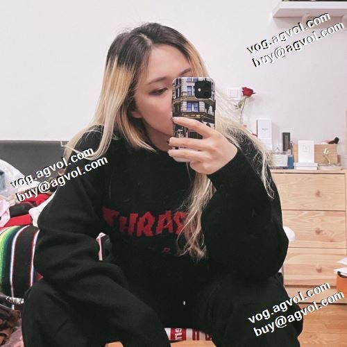 シュプリームブランドスーパーコピー お洒落に魅せる シルエットの美しいコート 2021秋冬 シュプリーム SUPREME セーター 風合いの出る 