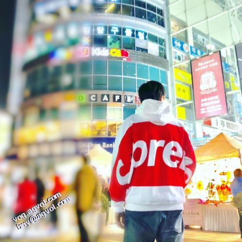お洒落に魅せる パーカー 2021秋冬 シュプリームスーパーコピー シュプリーム SUPREME 堪能できるコート 適度な厚み