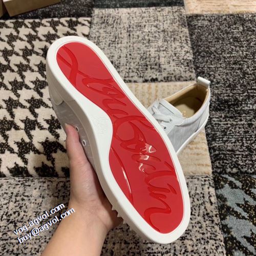 クリスチャンルブタンコピー 2021秋冬 クリスチャンルブタン Christian Louboutin コスパ最高のプライス フラットシューズ 海外限定ライン すべり防止 スタッズ ナチュラルな素材感