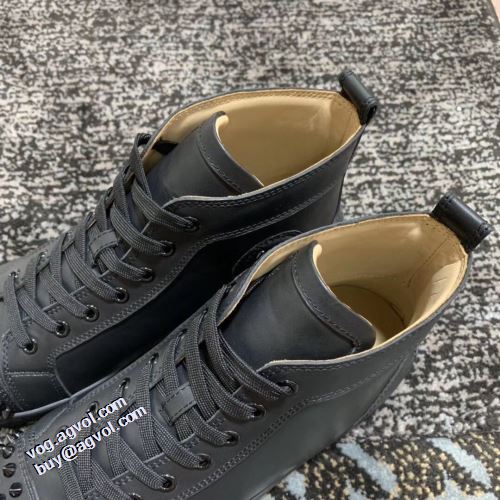 2021秋冬 クリスチャンルブタンコピー ブランド 汚れも目立ちにくい クリスチャンルブタン Christian Louboutin 実用性に溢れるアイテム スタッズ 抗菌?防臭加工 ハイトップシューズ 