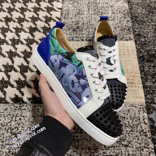 クリスチャンルブタン Christian Louboutin 2021秋冬 リゾートスタイル 足馴染みのいい カジュアルシューズ スタッズ 人気商品登場 クリスチャンルブタンブランドスーパーコピー 高機能防滑ソール