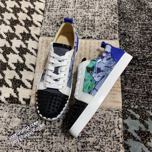 クリスチャンルブタン Christian Louboutin 2021秋冬 リゾートスタイル 足馴染みのいい カジュアルシューズ スタッズ 人気商品登場 クリスチャンルブタンブランドスーパーコピー 高機能防滑ソール