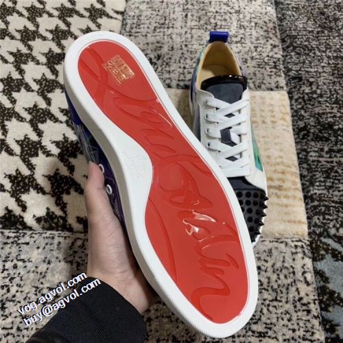 クリスチャンルブタン Christian Louboutin 2021秋冬 リゾートスタイル 足馴染みのいい カジュアルシューズ スタッズ 人気商品登場 クリスチャンルブタンブランドスーパーコピー 高機能防滑ソール