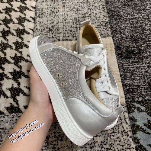クリスチャンルブタン Christian Louboutin 機能性?耐久性抜群 カジュアルシューズ 足馴染みのいい クリスチャンルブタンコピー すべり防止 軽い履き心地 2021秋冬 リゾートスタイル
