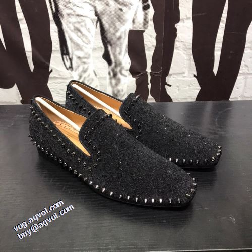 秋のお出かけに最適 カジュアルシューズ フラットシューズ クリスチャンルブタン Christian Louboutin 着脱の簡単なスリップオンタイプ リゾートスタイル クリスチャンルブタンコピー ブランド 2021秋冬 
