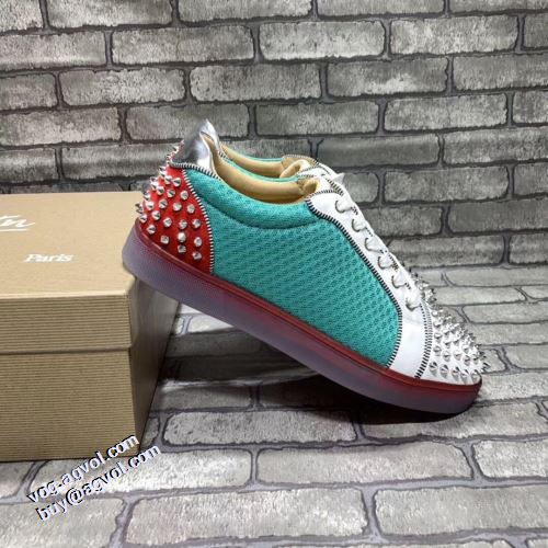 クリスチャンルブタン Christian Louboutin 秋のお出かけに最適 カジュアルシューズ 大人の雰囲気抜群 スタッズ クリスチャンルブタン偽物ブランド 高機能防滑ソール 2021秋冬 リゾートスタイル