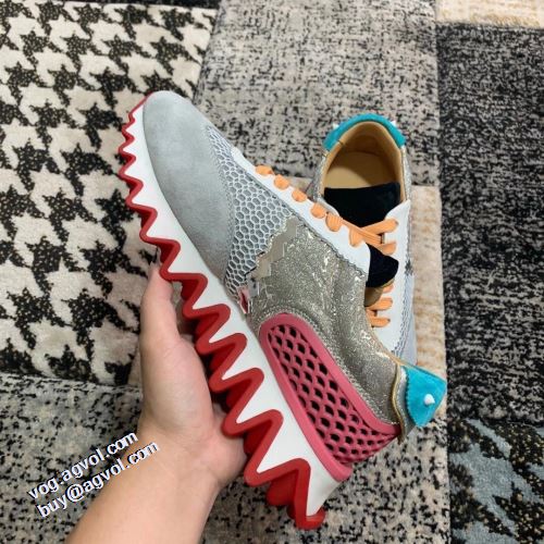 カラーソール 飽きの来ない クッション性 大人の雰囲気抜群 クリスチャンルブタン Christian Louboutin 秋のお出かけに最適 クリスチャンルブタンコピー ブランド ナチュラルな素材感 ランニングシューズ 2021秋冬