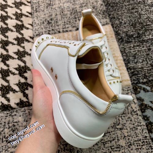 2021秋冬 クリスチャンルブタン Christian Louboutin 女性にも男性にも適応 フラットシューズ 海外セレブ愛用 クリスチャンルブタンブランド コピー 履き心地抜群 スタッズ 滑りにくい