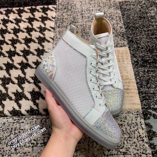 フラットシューズ 定番のアイテム クリスチャンルブタン Christian Louboutin 2021秋冬 スタッズ ナチュラルな素材感 クッション加工 クリスチャンルブタンコピー 