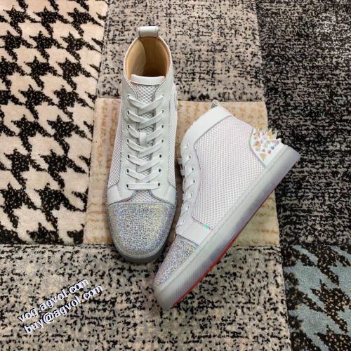 フラットシューズ 定番のアイテム クリスチャンルブタン Christian Louboutin 2021秋冬 スタッズ ナチュラルな素材感 クッション加工 クリスチャンルブタンコピー 